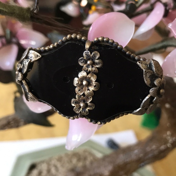 Vintage Jewelry - Vintage Art Deco onyx brooch